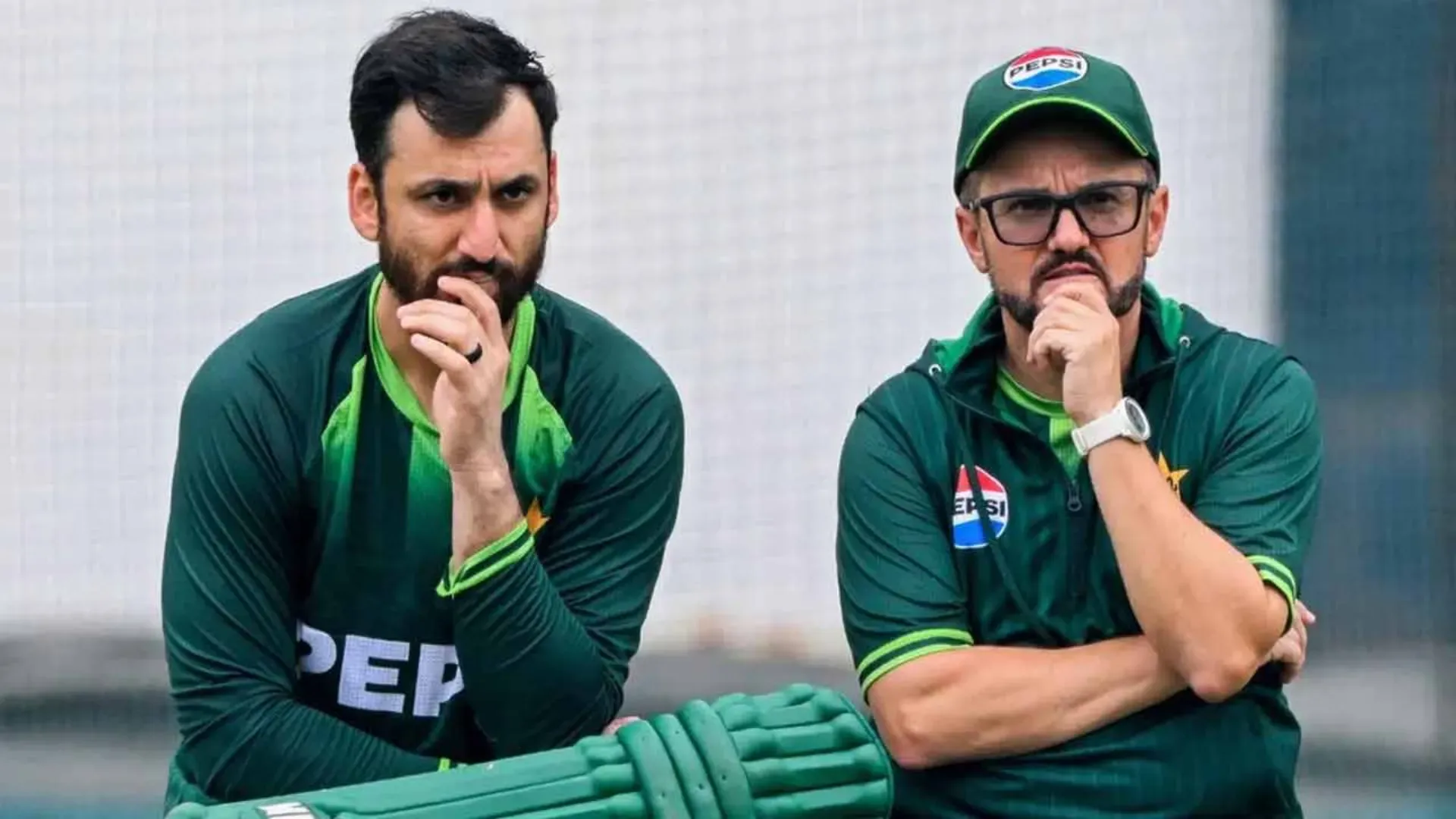 অধিনায়কত্বের সঙ্গে দল থেকেও বাদ সালমান, পাকিস্তানের স্কোয়াডে চমক
