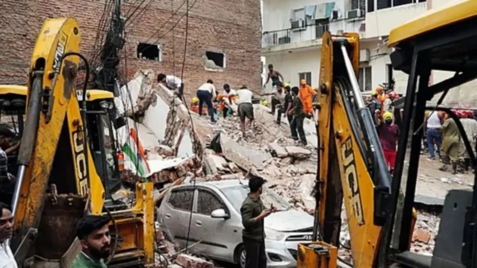 নয়াদিল্লিতে ছাত্রাবাস ধসে নিহত ৫