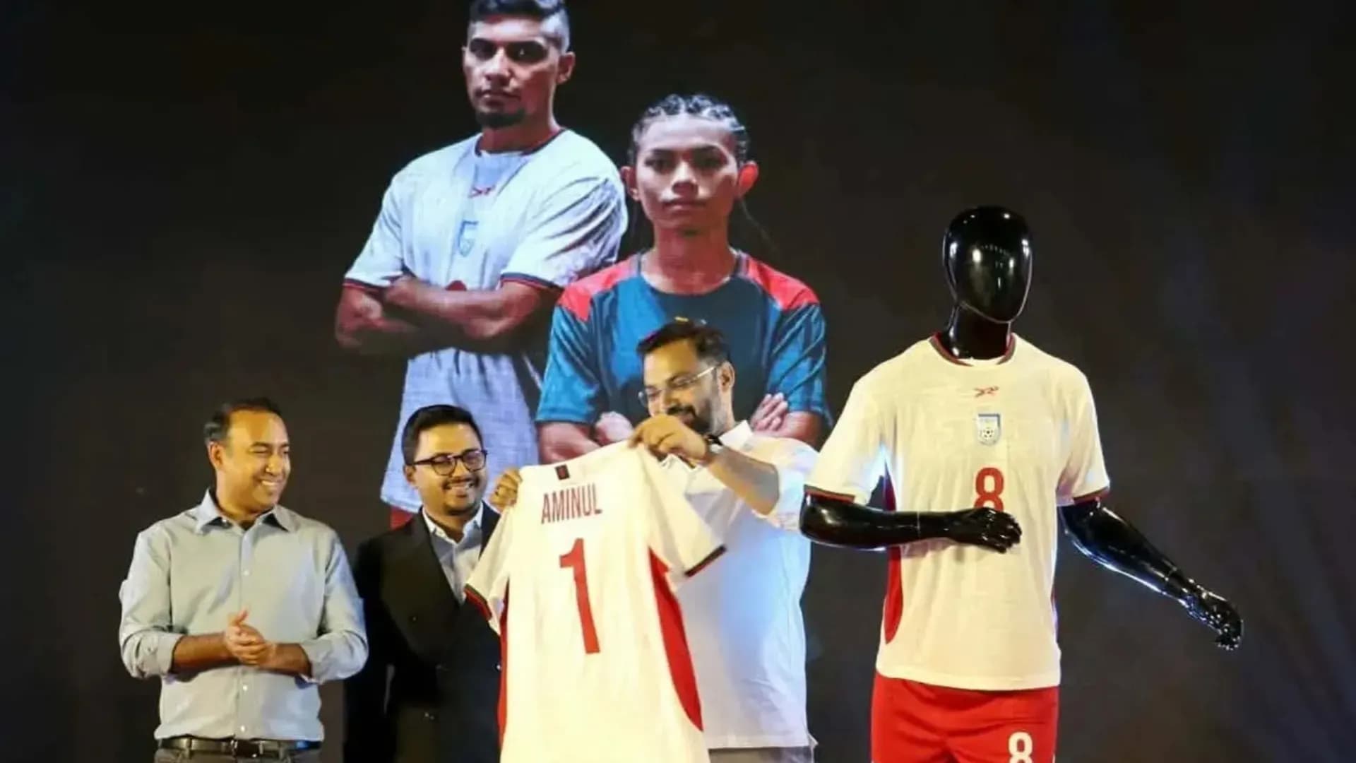 বাংলাদেশ ফুটবল দলের নতুন জার্সি উন্মোচন