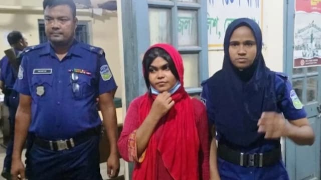 ফ্যামিলি কার্ড দেওয়ার নামে টাকা আত্মসাৎ: নেত্রকোণায় এনসিপি নেত্রী আটক