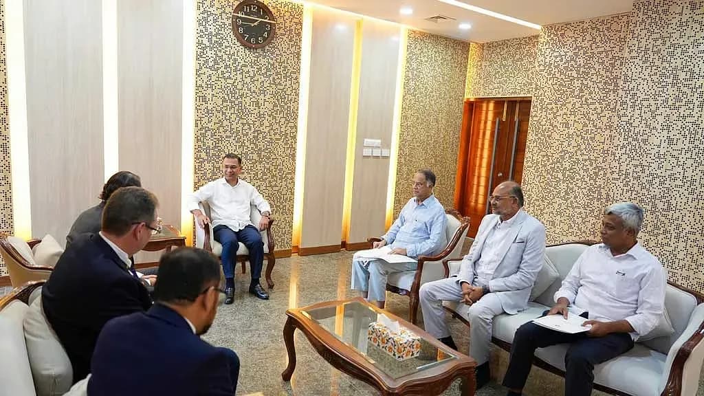 প্রধানমন্ত্রীর সঙ্গে শেভরনের উচ্চপর্যায়ের প্রতিনিধি দলের সাক্ষাৎ