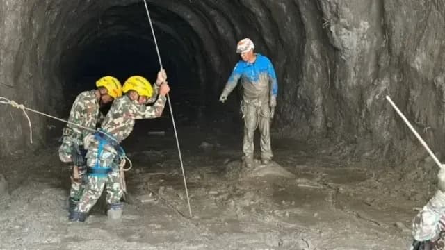 নেপালে টানেল থেকে জীবিত উদ্ধার ২