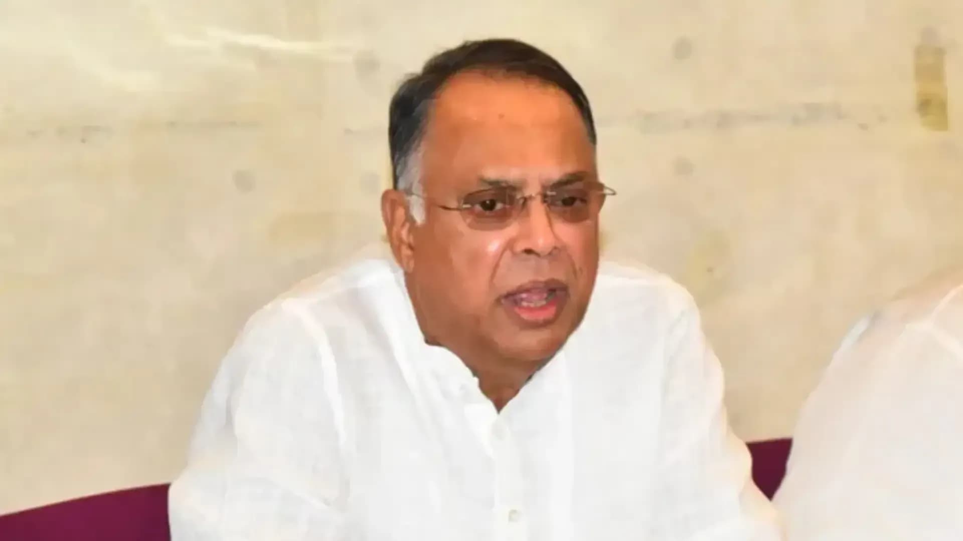 বিদ্যুতের পুঞ্জীভূত সংকটে শুধু মন্ত্রীকে দোষারোপ কতটা যৌক্তিক?