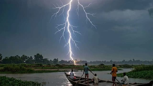 পাবনায় বজ্রপাতে ৬ জনের মৃত্যু