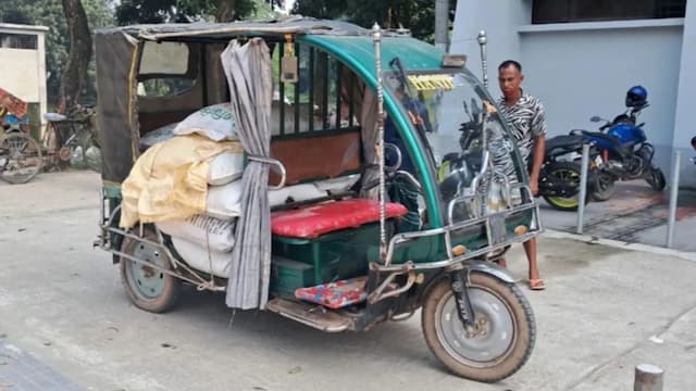রাতের আঁধারে পাচারের পথে জব্দ অটোরিকশা ভর্তি সরকারি সার