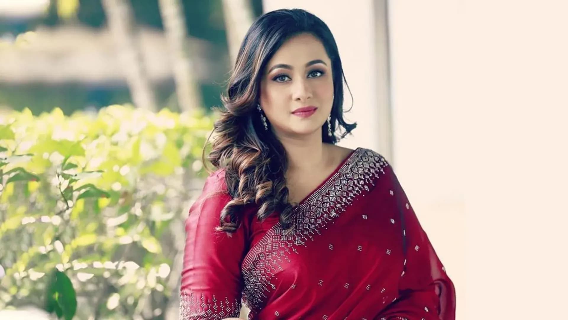 বাঙালি নারীর চিরায়ত মায়ায় মুগ্ধতা ছড়ালেন পূর্ণিমা