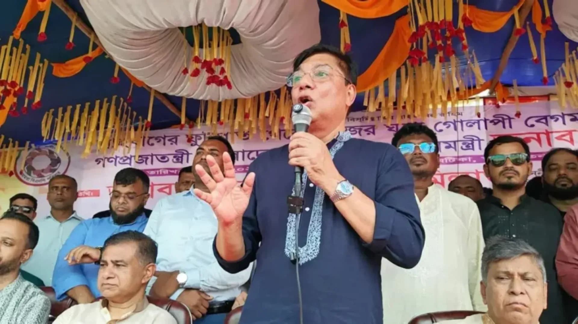 ‘ডিসেম্বর নয়, কালকেই আসুন—হাতকড়া পরিয়ে গ্রহণ করা হবে’-শেখ হাসিনাকে পর্যটনমন্ত্রী 