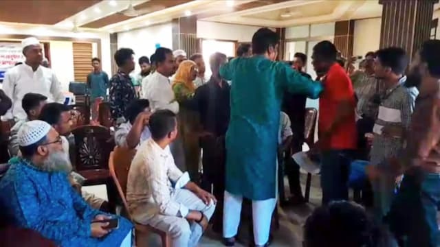 এনসিপির জেলা কমিটির আত্মপ্রকাশ অনুষ্ঠানে হট্টগোল