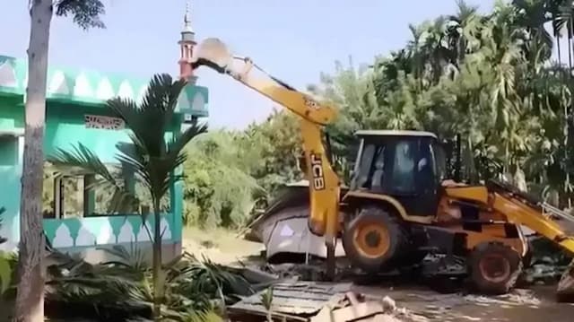 আসামে ১১০০ মুসলিম বাড়িঘর উচ্ছেদ, ভেঙে ফেলা হয়েছে ১০ মসজিদ