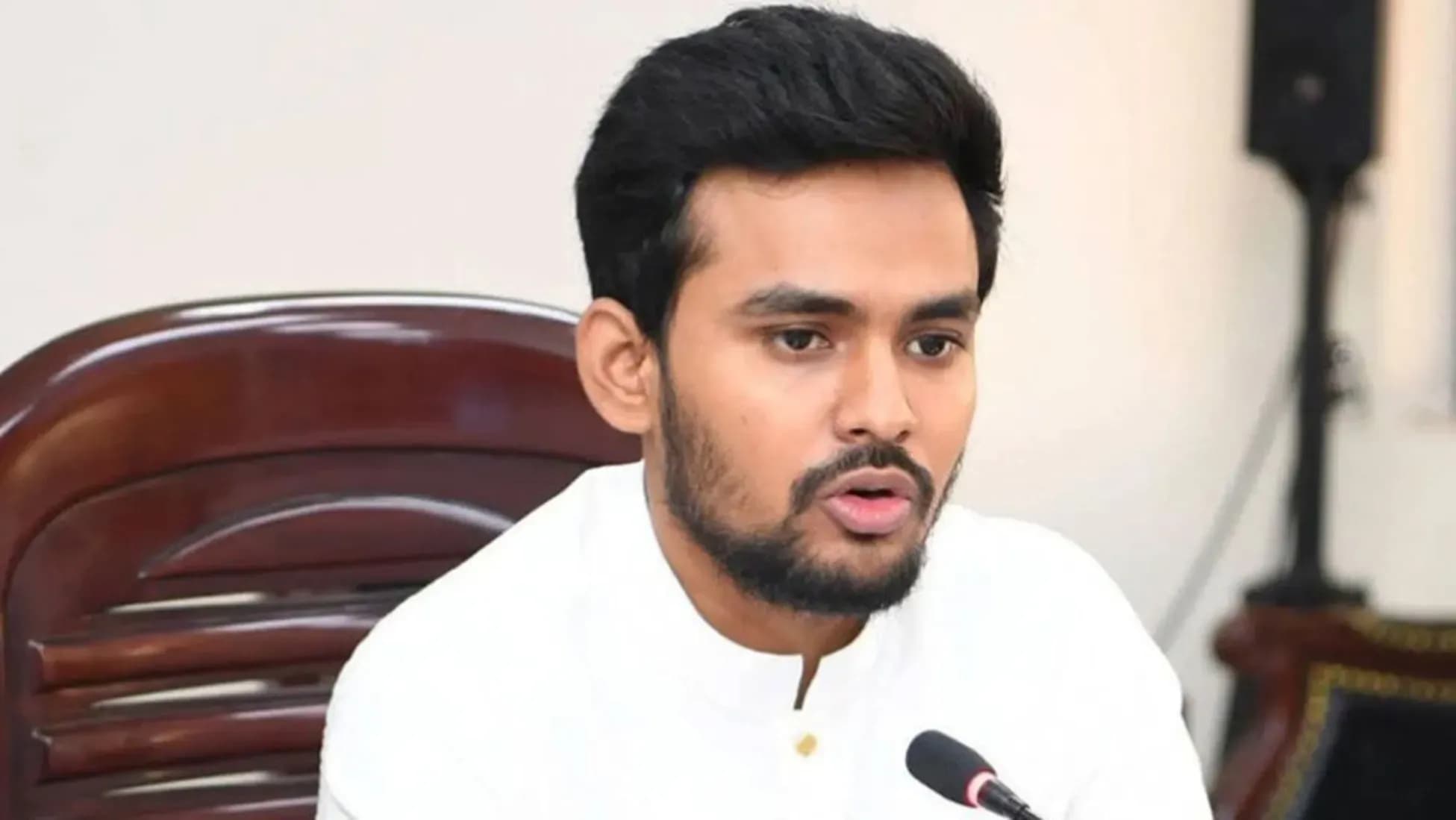 চুয়েটে রাজনৈতিক ভিসি নয়, বিশ্ববিদ্যালয়ের ভিসি প্রয়োজন: আসিফ মাহমুদ