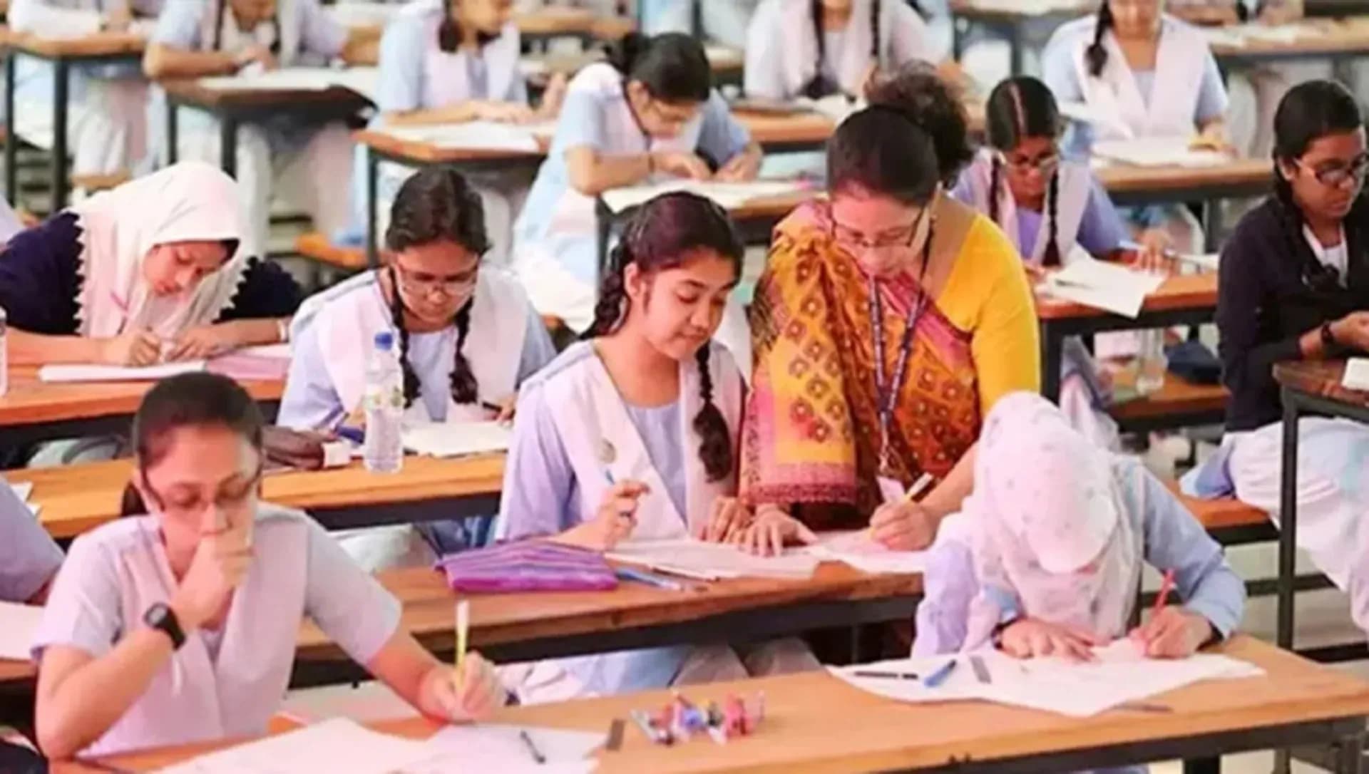 ২২ বছরের মধ্যে এবার এইচএসসিতে পাসের হার সর্বনিম্ন