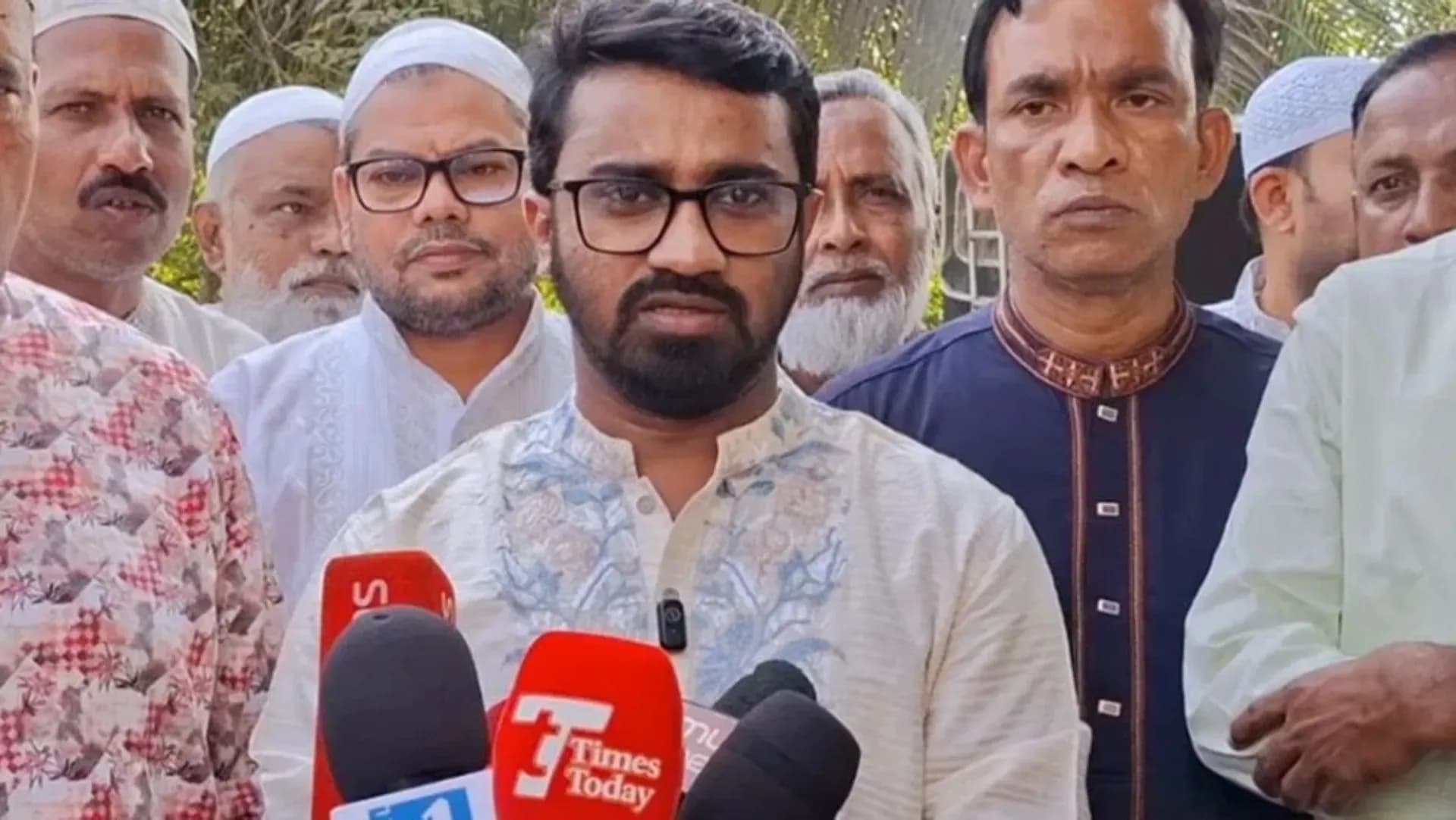 ‘রুমিন ফারহানা আপারা মৌসুমি রাজনীতি করেন’: রাশেদ খাঁন