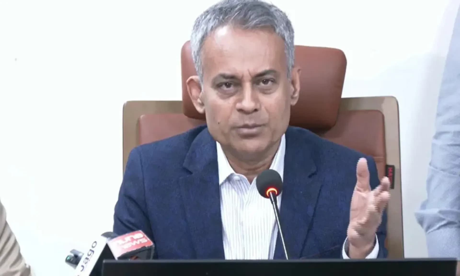 ট্রেনের ভাড়া বাড়ানোর বিষয়ে এখনও সিদ্ধান হয়নি : শেখ রবিউল আলম
