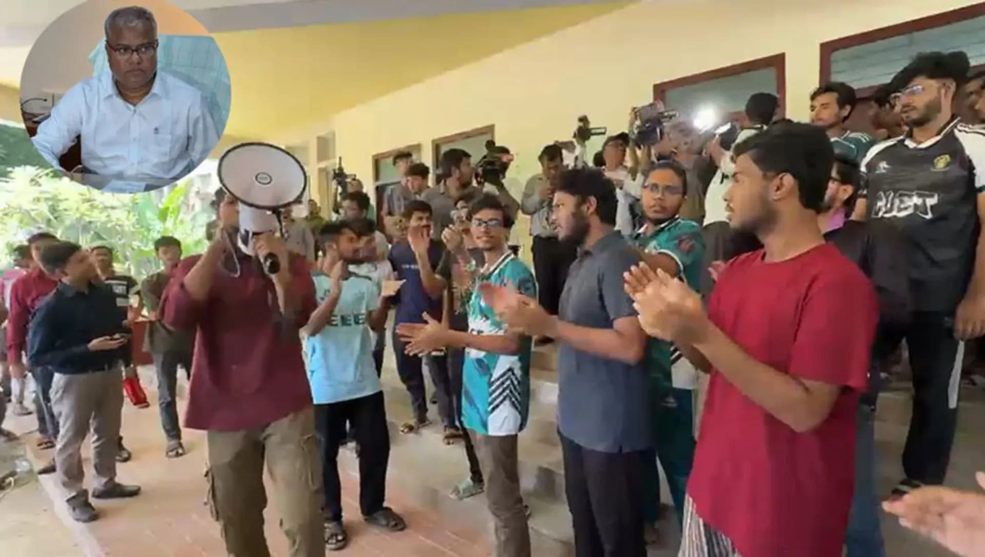 প্রায় ২৪ ঘণ্টা ধরে নিজ কার্যালয়ে অবরুদ্ধ চুয়েটের নতুন ভিসি