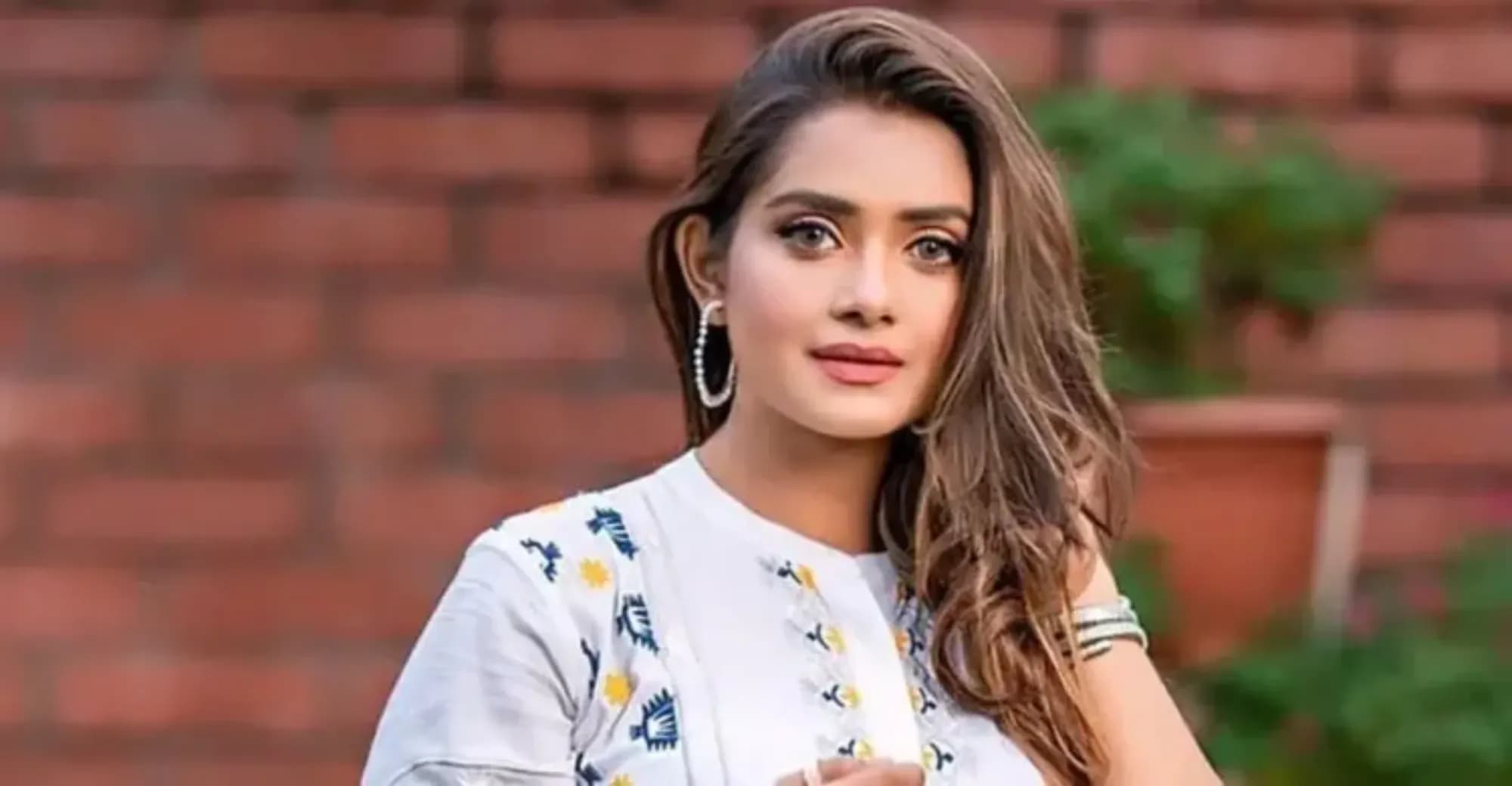 তানজিন তিশাকে এবার আইনি নোটিশ, আপত্তিকর ছবি-ভুল তথ্য ছড়ানোর অভিযোগ